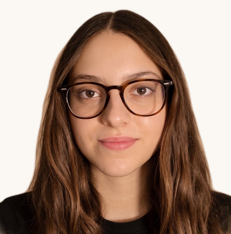 Claudia Fernández, @klauvara